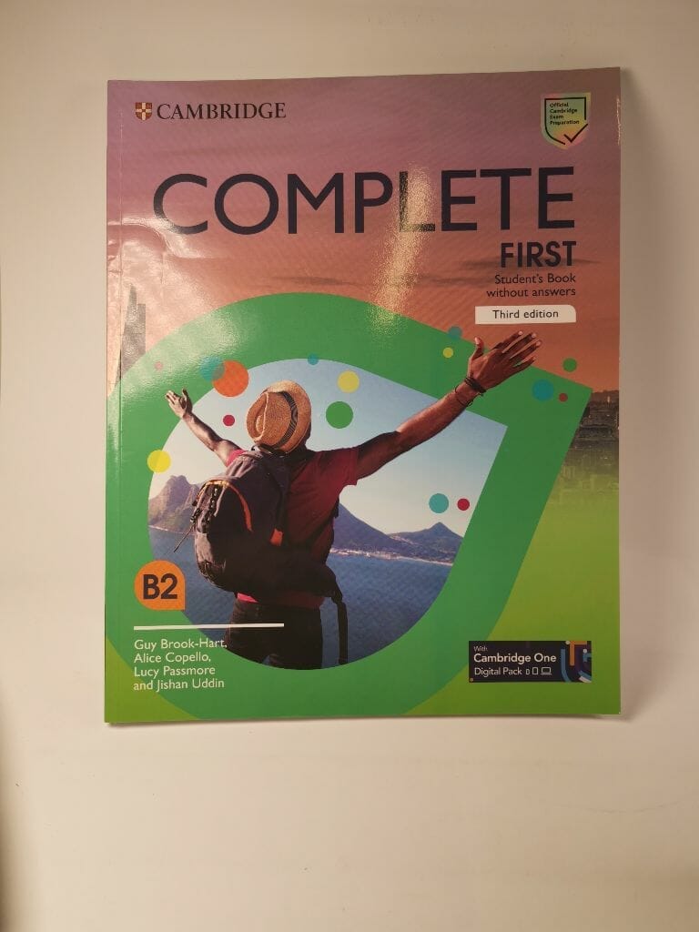 Complete First Student's Book with Answers with CD-ROM with Testbank [ペーパーバック] Brook-Hart， Guy Cambridge English complete first: Student's book with answers