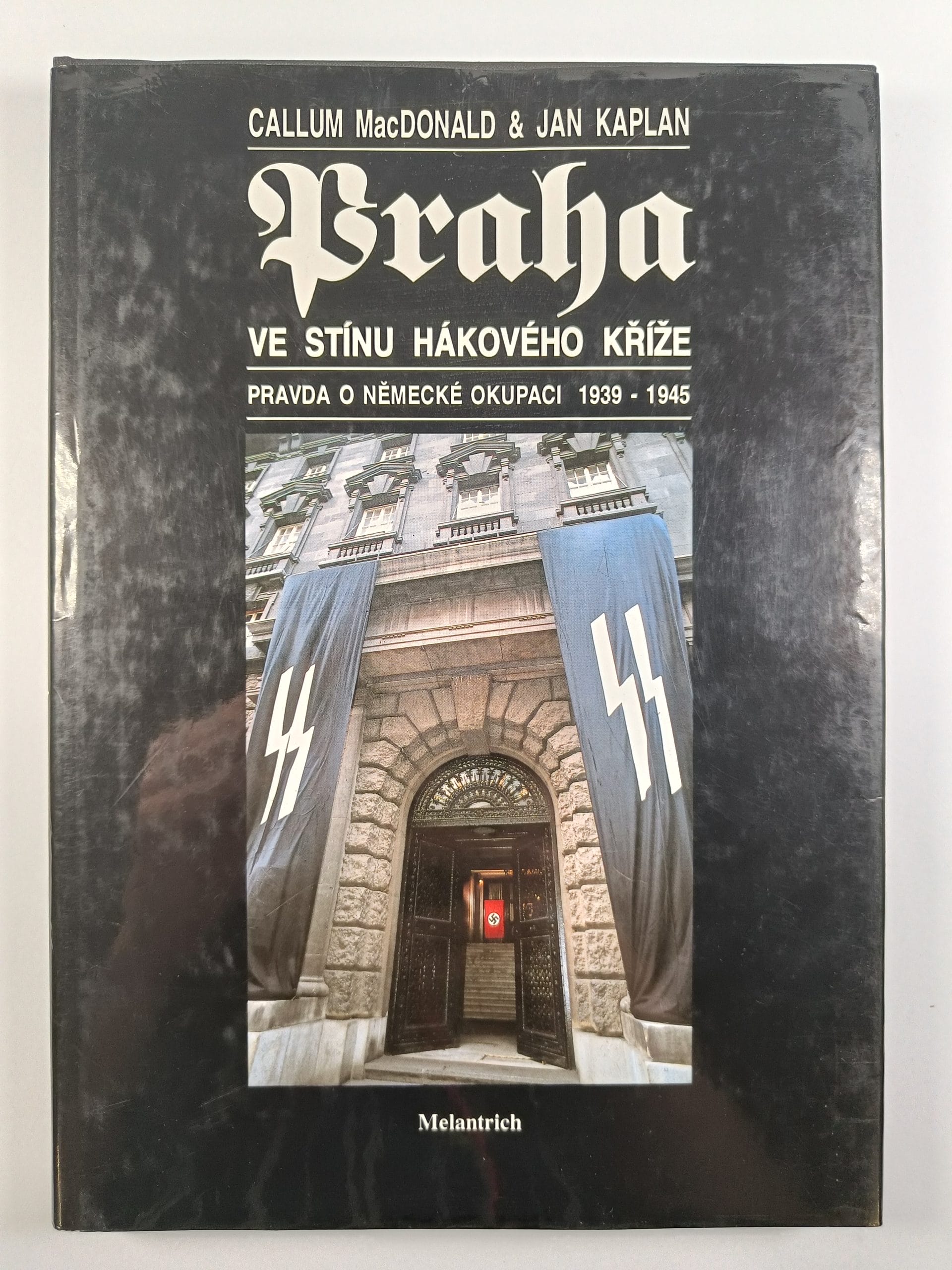 9788070232019 Praha ve stínu hákového kříže: pravda o německé okupaci 1939-1945 - Obrázek 1
