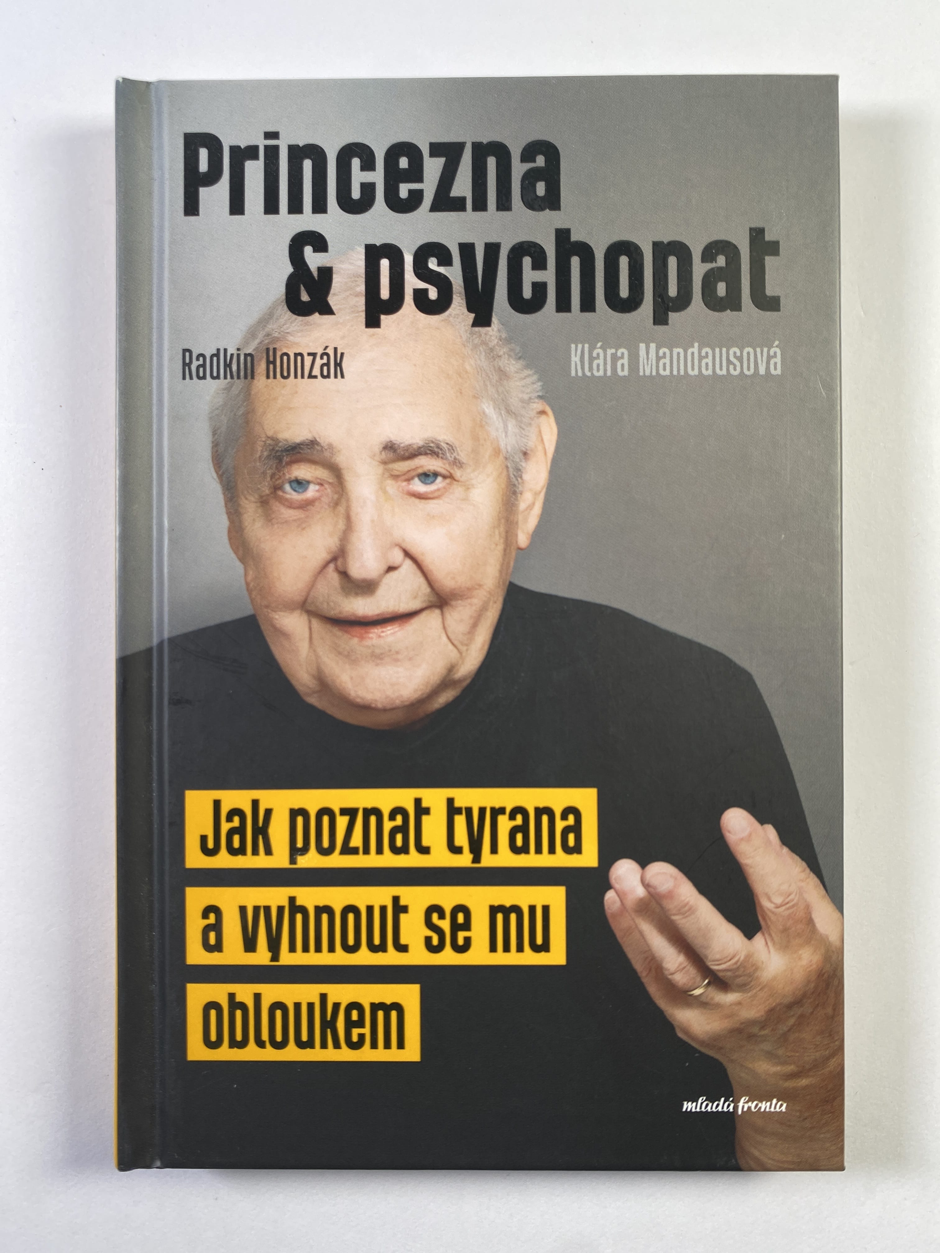 14AOUDD-bKb3tQcPuM-R25COkqP7hFfef.jpg Princezna a psychopat - Obrázek 1